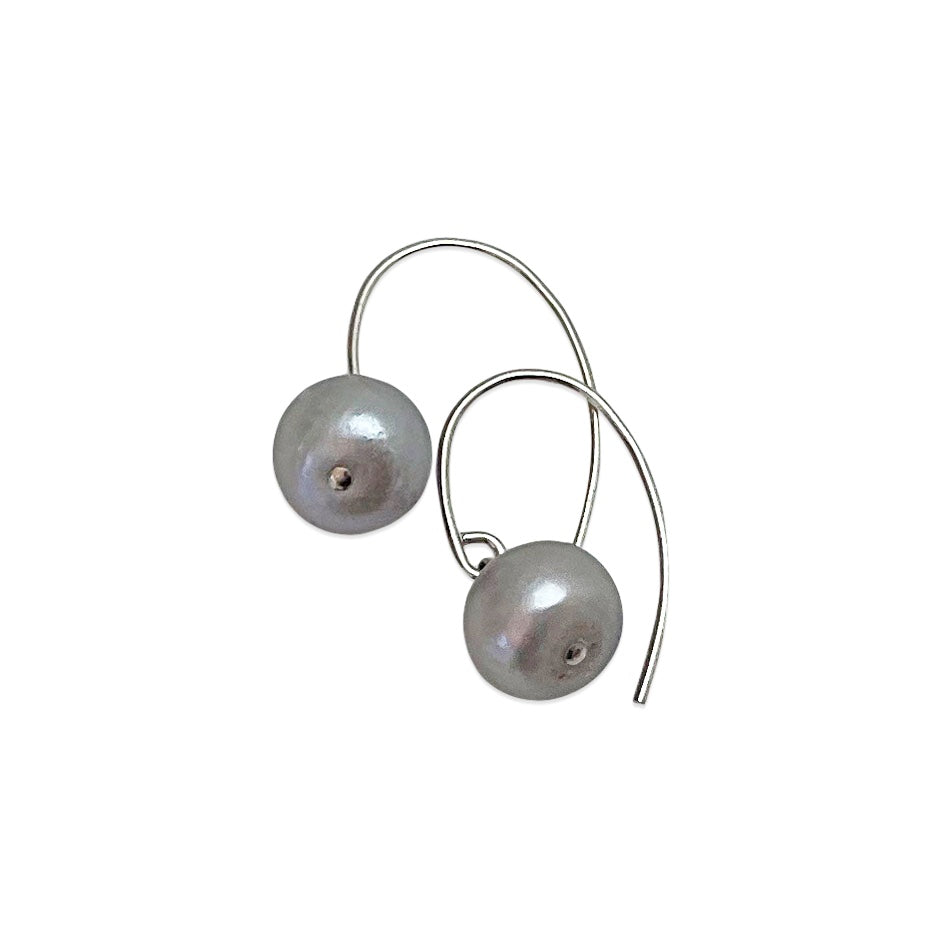 GREY BUTTON PEARL EARRINGS