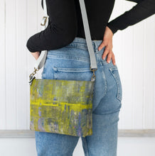 LEMON PEWTER CROSSBODY HANDBAG