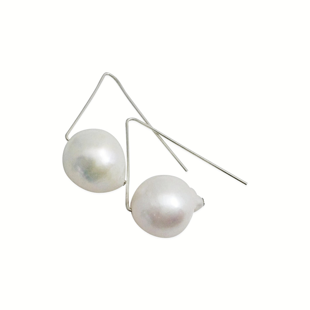 IVORY BAROQUE PEARL TRIANGLE WIRE EARRINGS